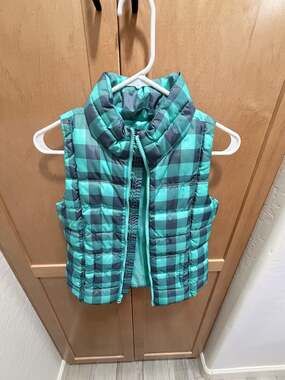 So Girls Puffy Vest Jacket Checkered Green and Black